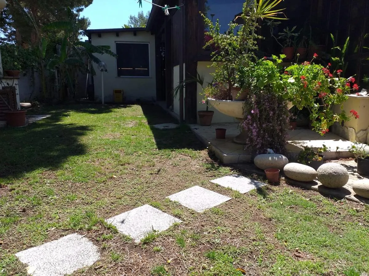 Brezza Di Mare Appartamento In Villa Con Giardino E Spiaggia ,Casa Vacanze Al Mare contacts