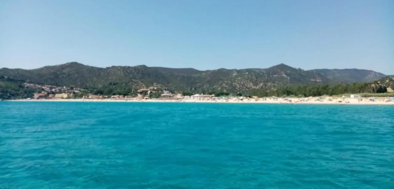 Brezza di mare appartamento in Villa con giardino e spiaggia ,casa vacanze al mare Quartu SantʼElena