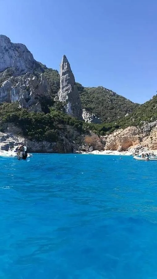 Brezza di mare appartamento in Villa con giardino e spiaggia ,casa vacanze al mare Quartu SantʼElena
