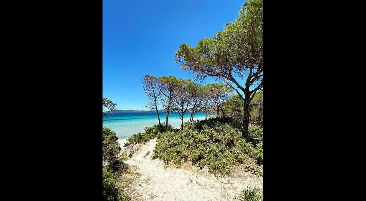Brezza di mare appartamento in Villa con giardino e spiaggia ,casa vacanze al mare Quartu SantʼElena