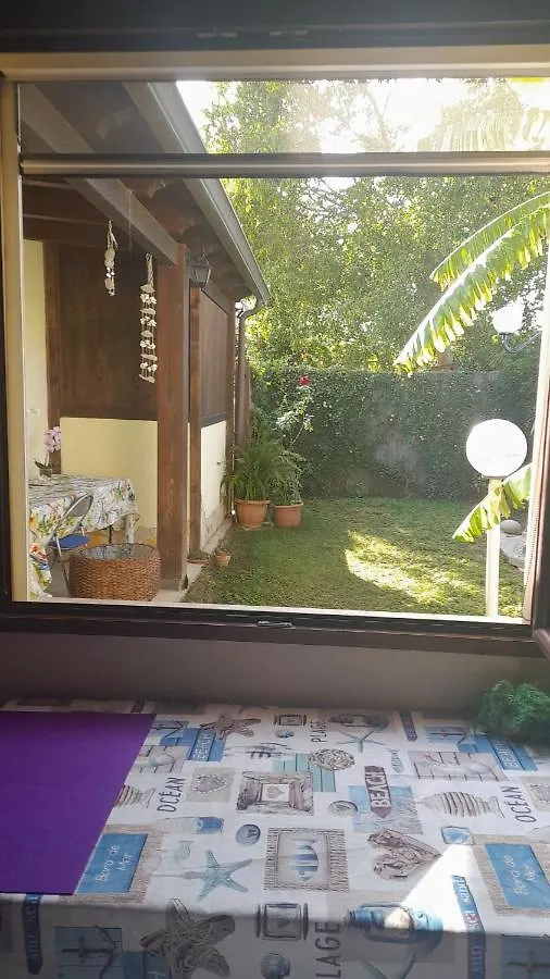 Brezza di mare appartamento in Villa con giardino e spiaggia ,casa vacanze al mare Quartu SantʼElena Italia