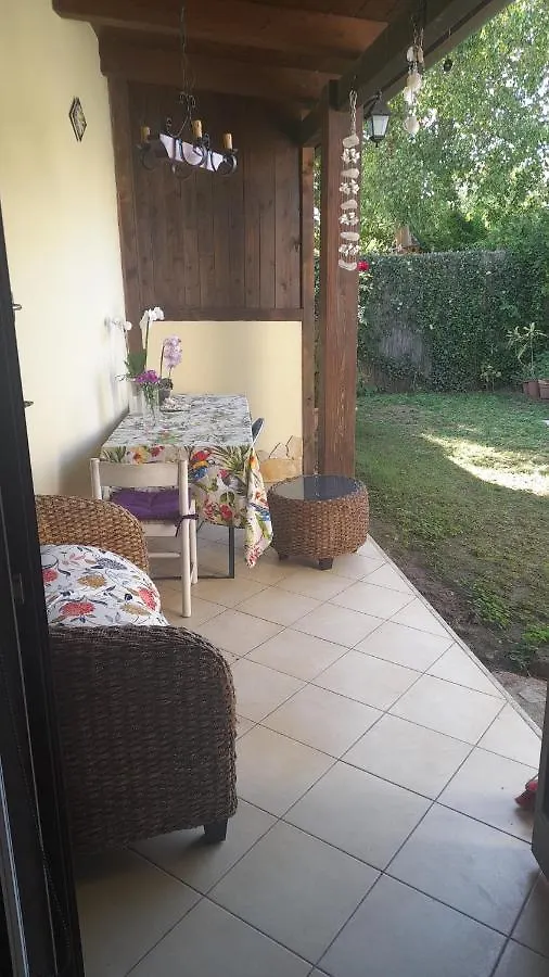 Brezza di mare appartamento in Villa con giardino e spiaggia ,casa vacanze al mare Quartu SantʼElena 0*,  Italia