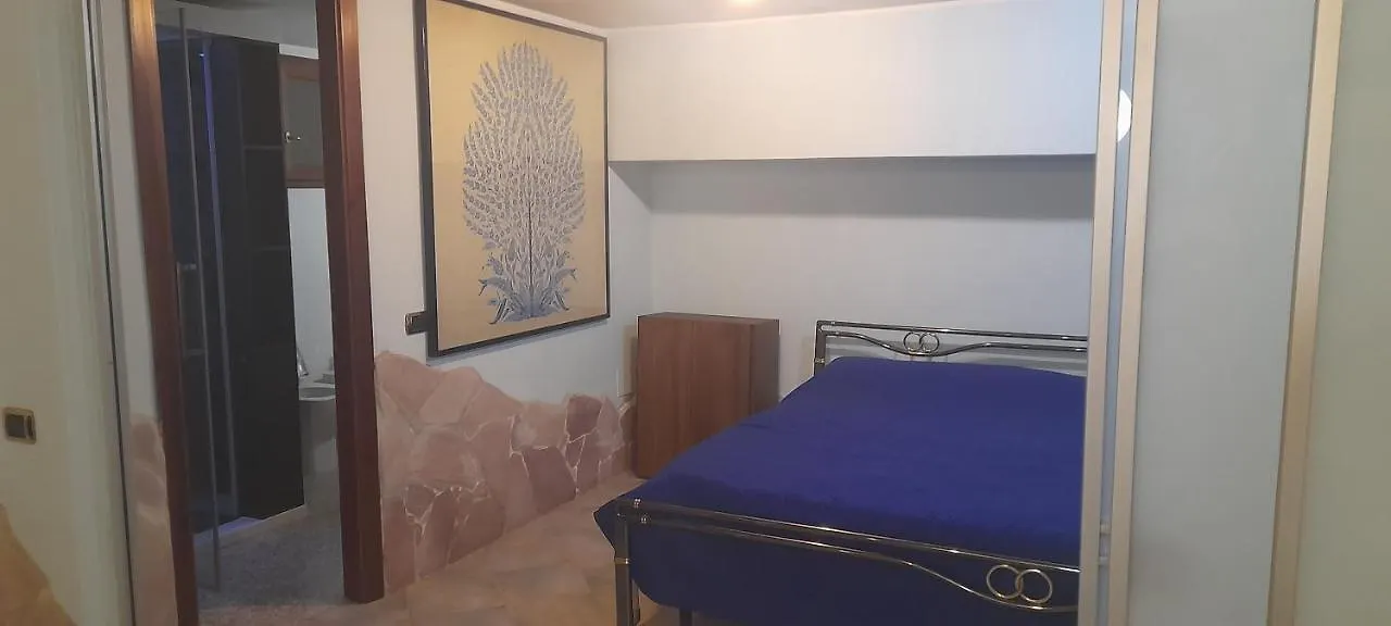 Brezza di mare appartamento in Villa con giardino e spiaggia ,casa vacanze al mare Quartu SantʼElena